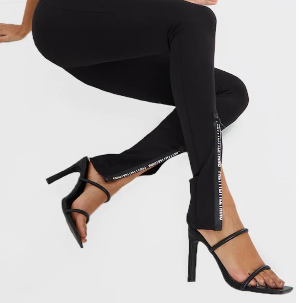PrettyLittleThing Black Square Toe Mule Heels W9